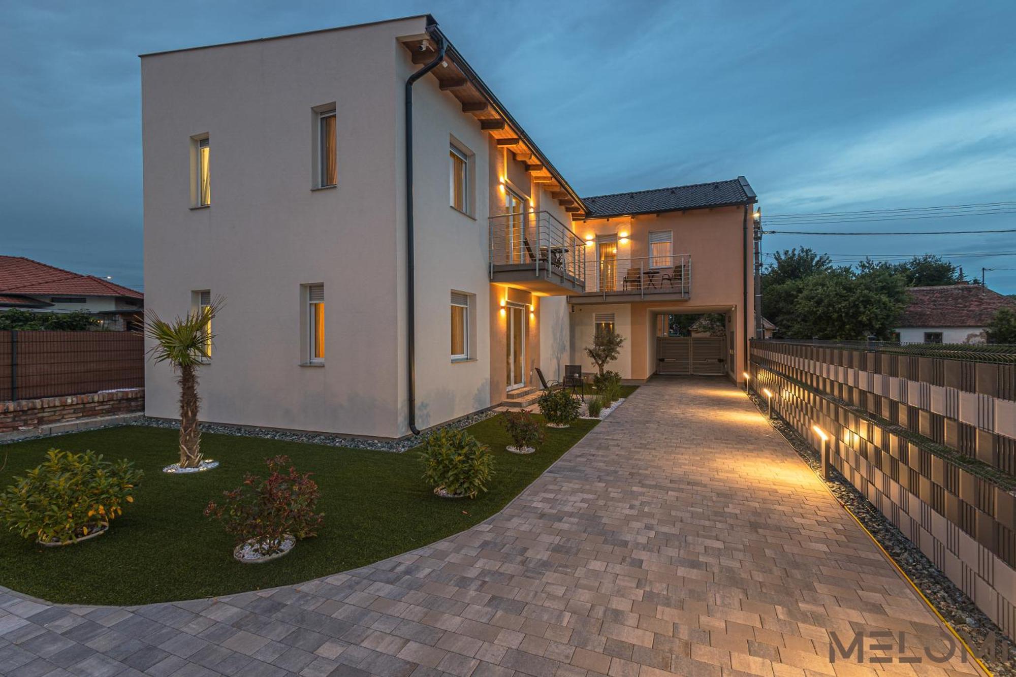 Melomi Apartman Шарвар Экстерьер фото